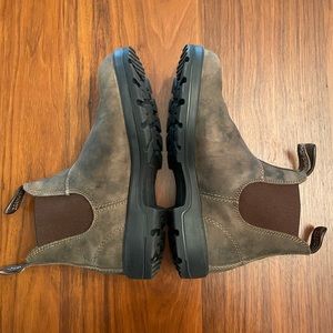 Brown Blundstones AUS size 5